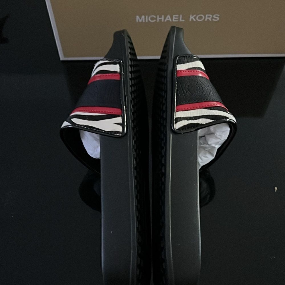 NWT Michael Kors logo printed and calf hair sandals 7 - Picture 4 of 7